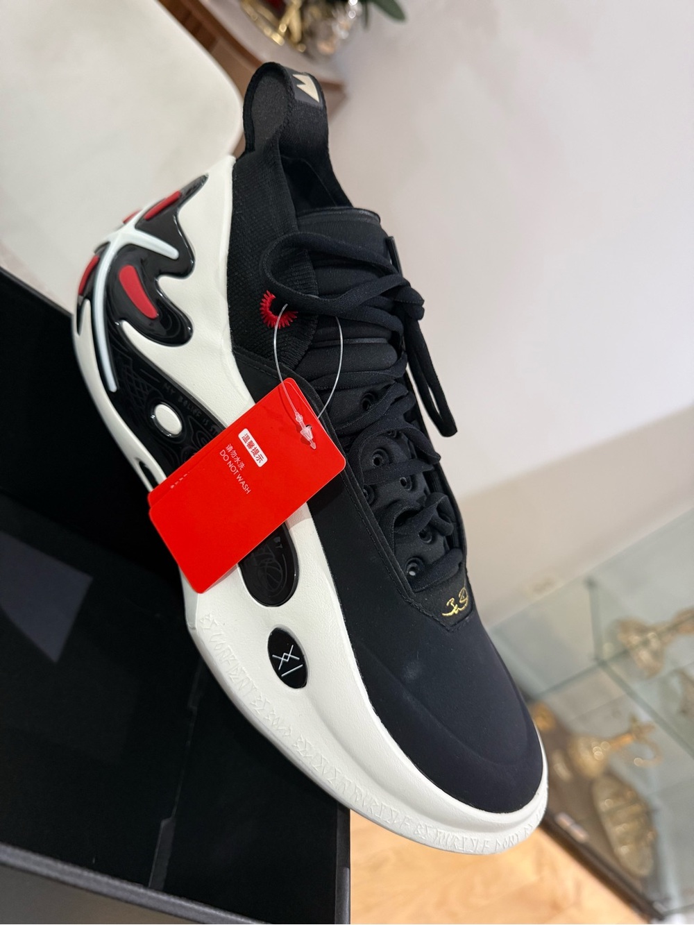 Men's way of wade basketball sneaker